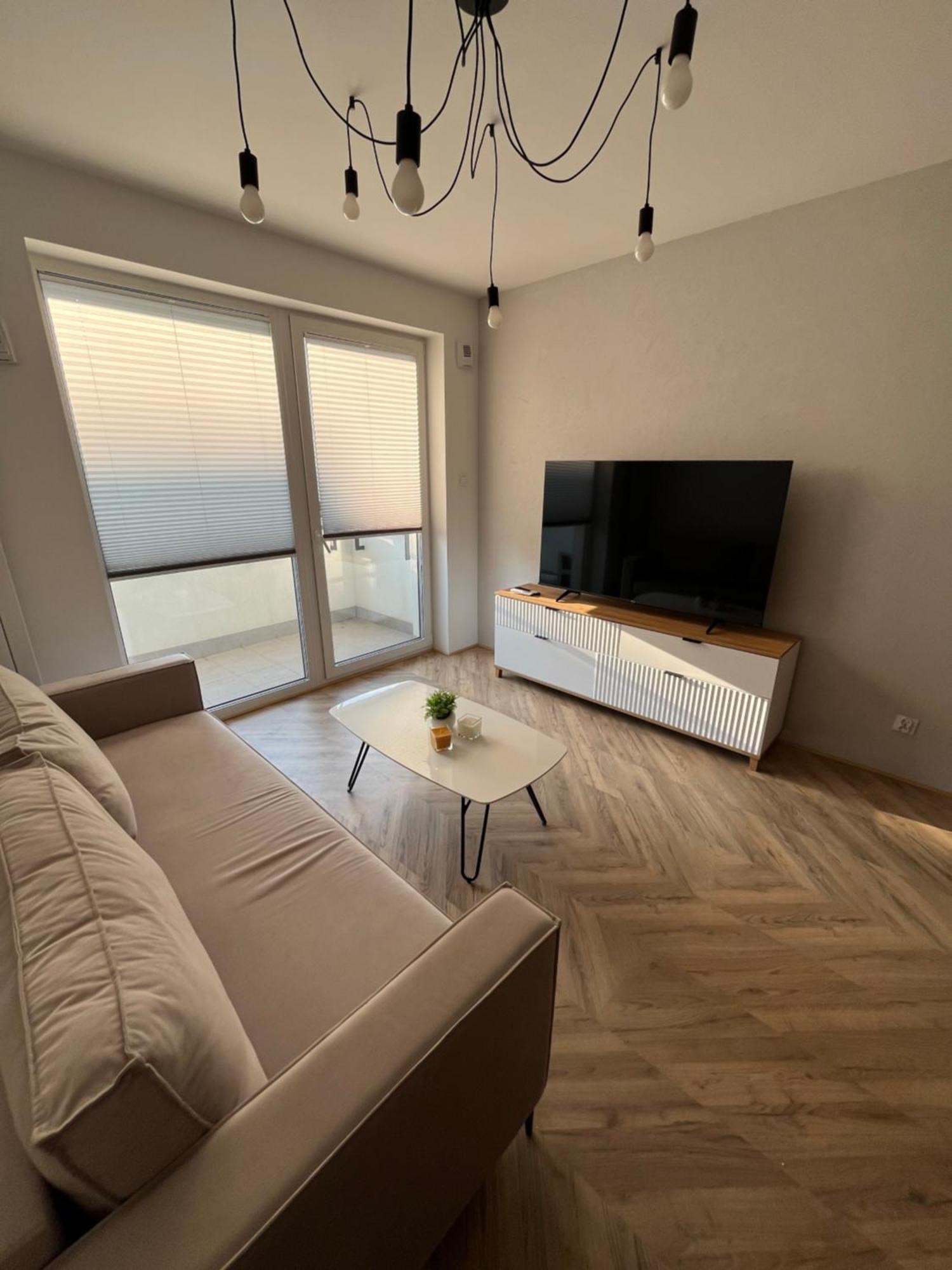 Apartament Beautiful Airport Workation 6 Persons 24 H Check In